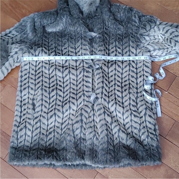 Vintage Gray Faux Fur Coat - Picture 5 of 11